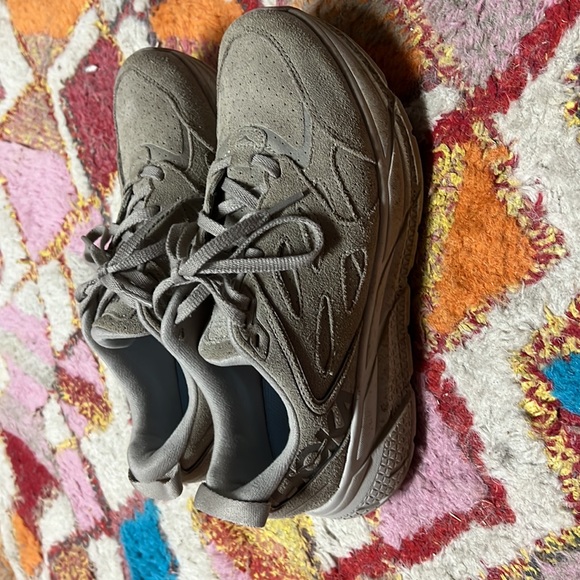 hoka shoes - Picture 2 of 4